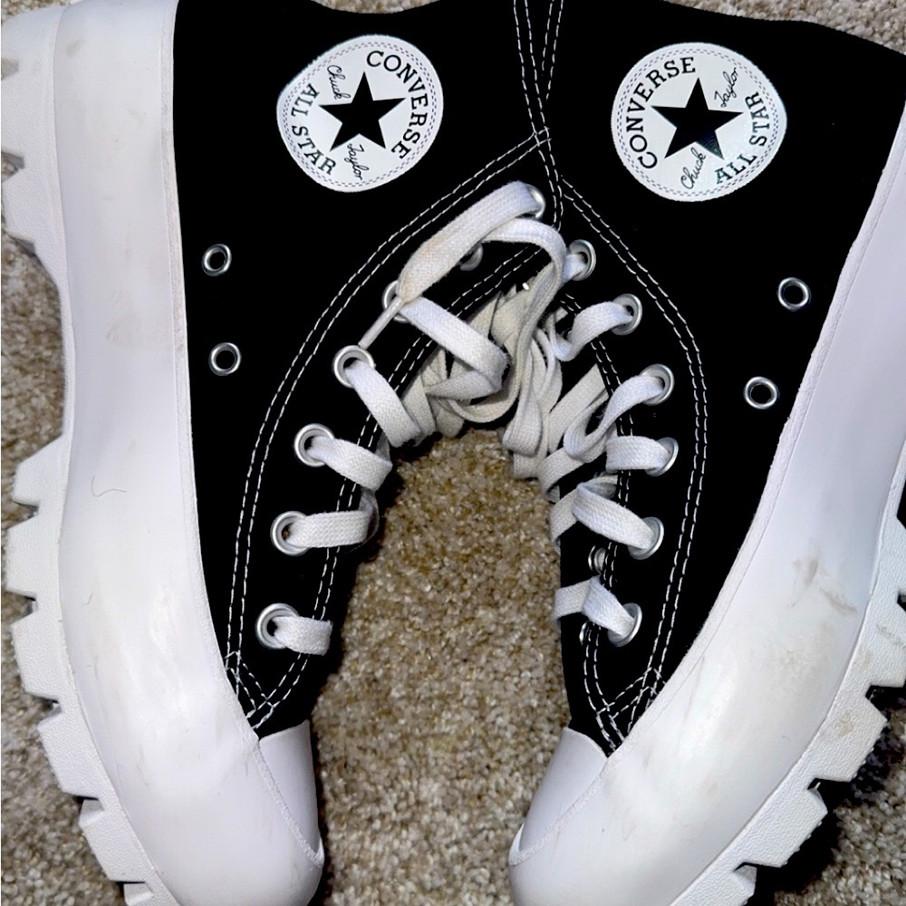 Converse All Star Black and White High- Tops - Great Condition 😍